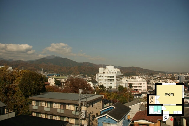 こちら丹沢山地方面、表丹沢象徴の大山が見えます。